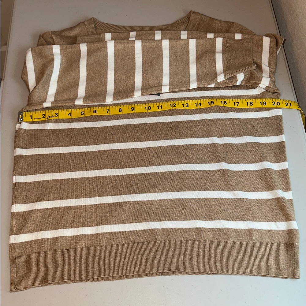NWT Vince Camuto Tan and White Striped Sweater size large. - Picture 8 of 14